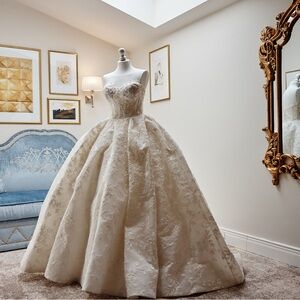 Stunning couture Leah Da Gloria Wedding gown